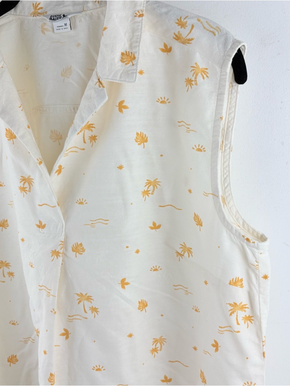Eddie Bauer Sleeveless Collared Blouse Shirt Ivory Gold Tropical Outdoor Medium - Picture 3 of 8